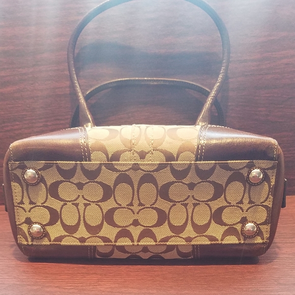 Signature Coach Handbag - Picture 4 of 11